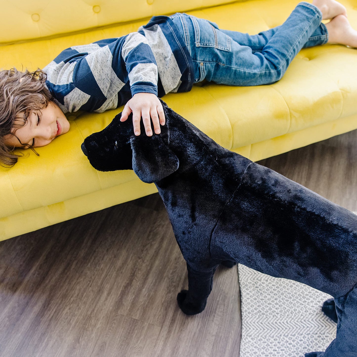 Melissa & Doug Giant Black Lab - Lifelike Stuffed Animal, Black Lab Markings, Handcrafted, 77.47 cm H x 49.53 cm W x 24.13 cm L